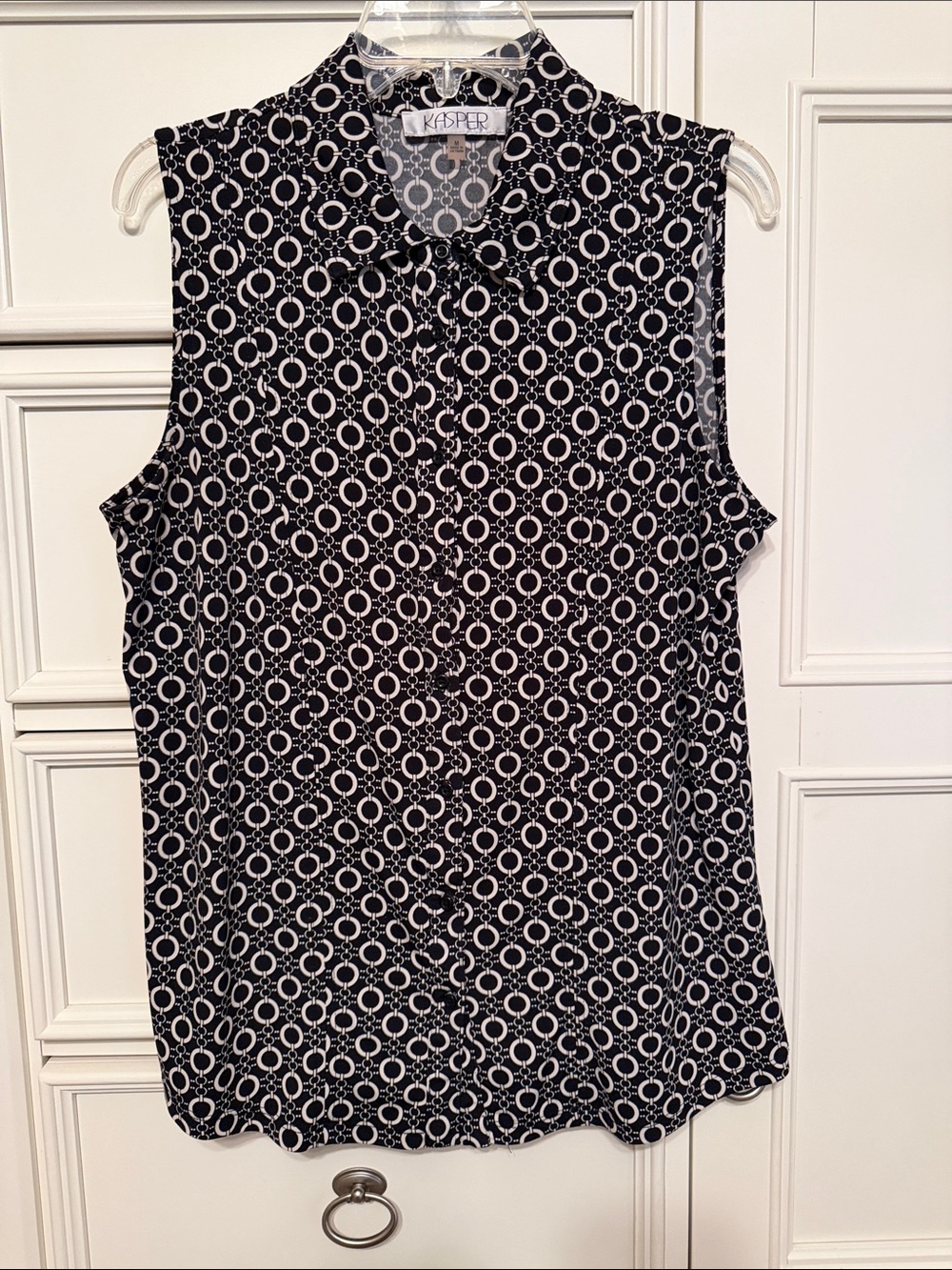 Kasper Black & White Sleeveless Geometric Button-Front Blouse